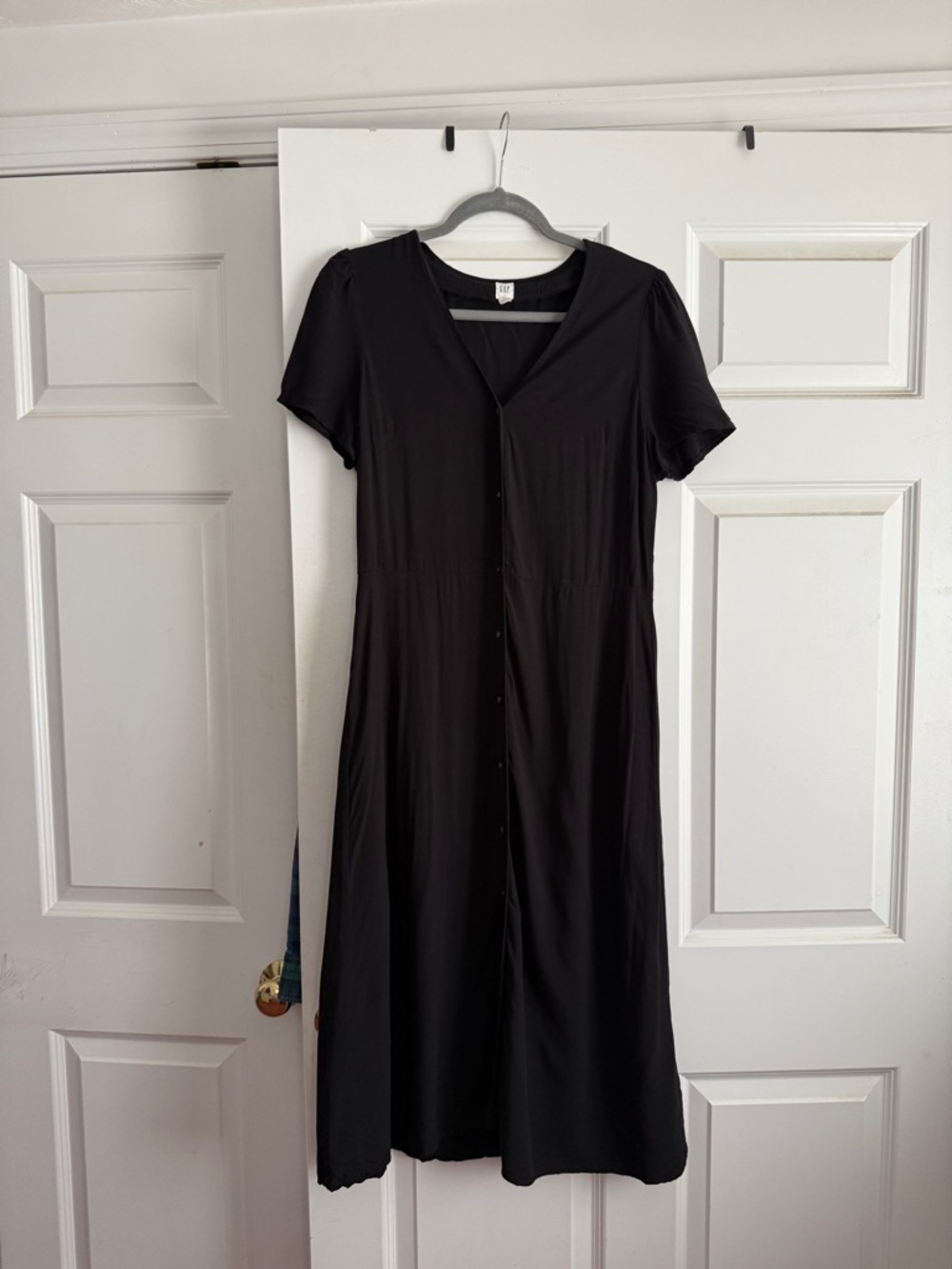 GAP Black Button-Front V-Neck Midi Dress
